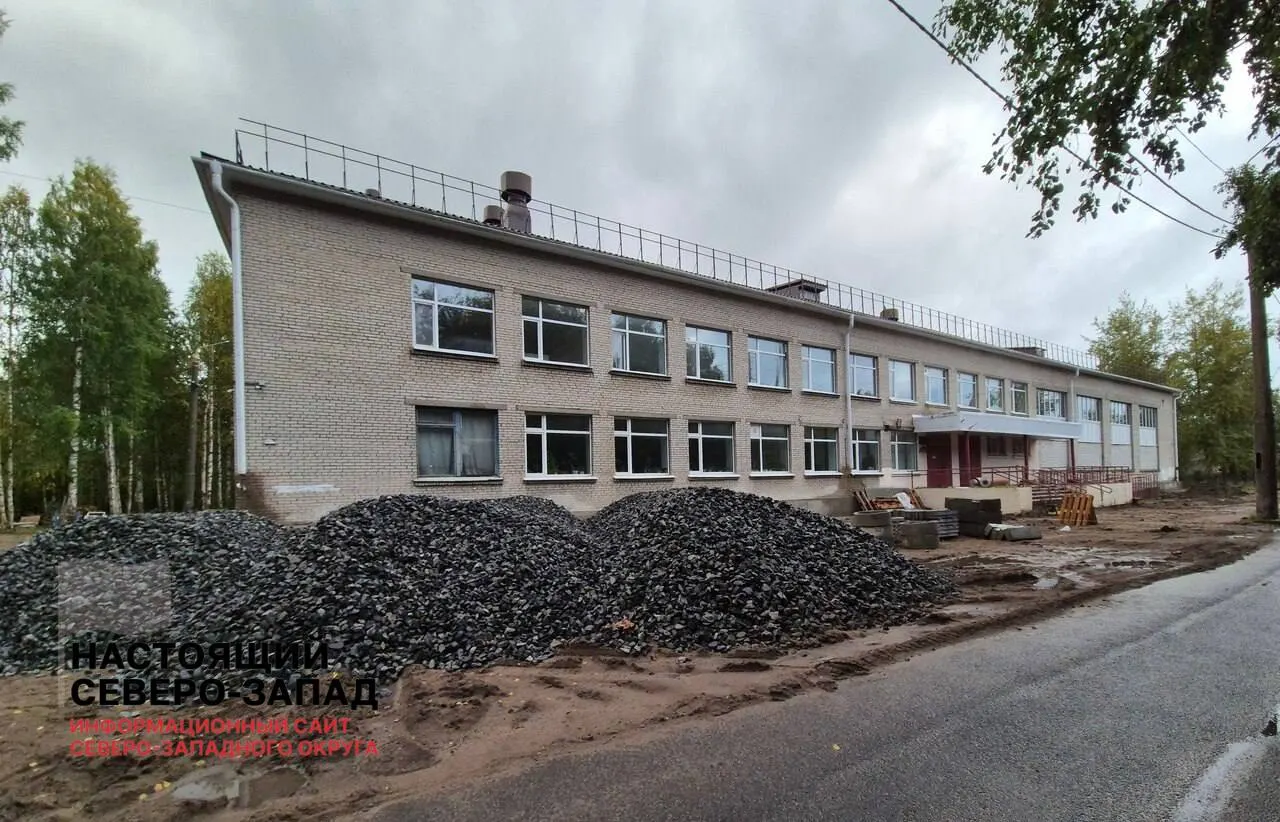 В одной школе Архангельской области родителей попросили выйти на выходные и помочь с покраской батарей в рамках капремонта, стоимость которого составляет около 70 млн рублей.