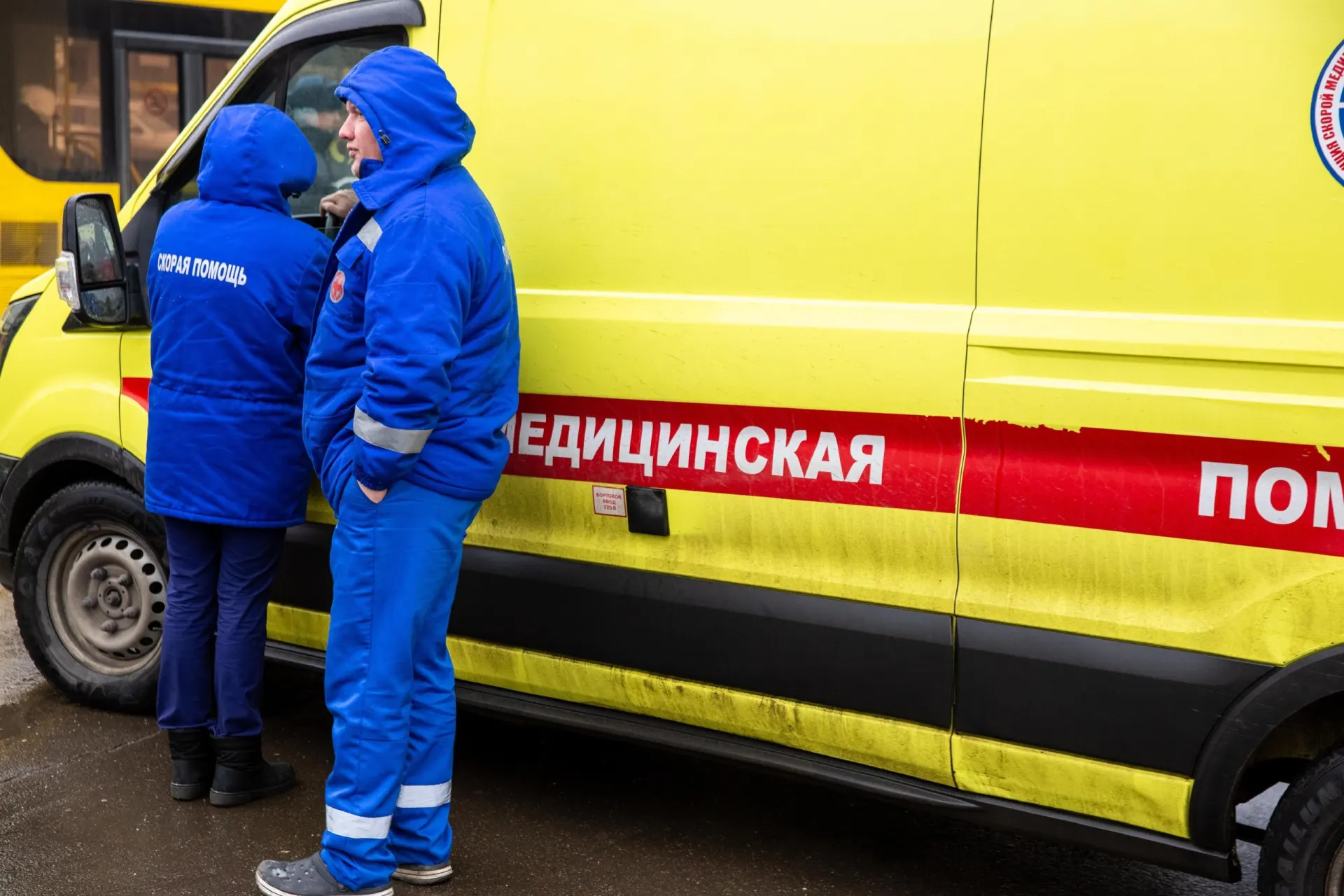 В начале учебного года в двух школах произошла поножовщина. Есть раненые; расследование началось.