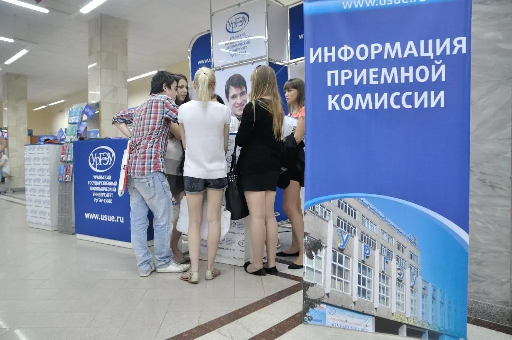 Правительство рассматривает изменения в системе оплаты за платное обучение и порядок зачисления в несколько вузов; детали будут озвучены позже.