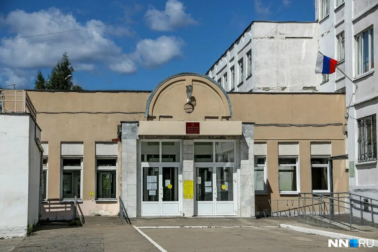 Экс-депутат подвёл итоги работы, заявив о приостановке или перераспределении ряда муниципальных проектов, включая корпус школы и транспортные объекты.