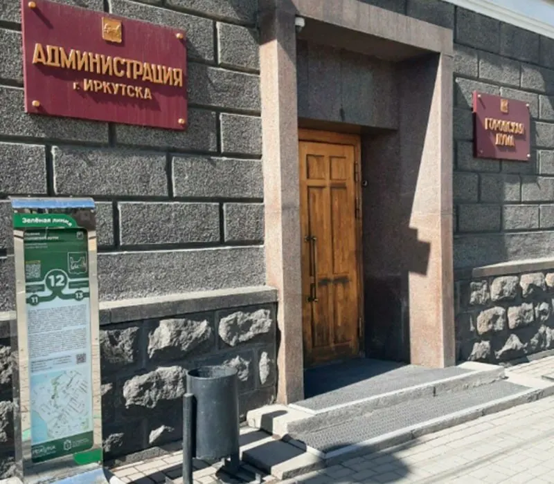 Разбирательство по делу о сговоре в сфере школьного питания продолжается; власти спорят о роли директоров и о координации между учреждениями и поставщиками.