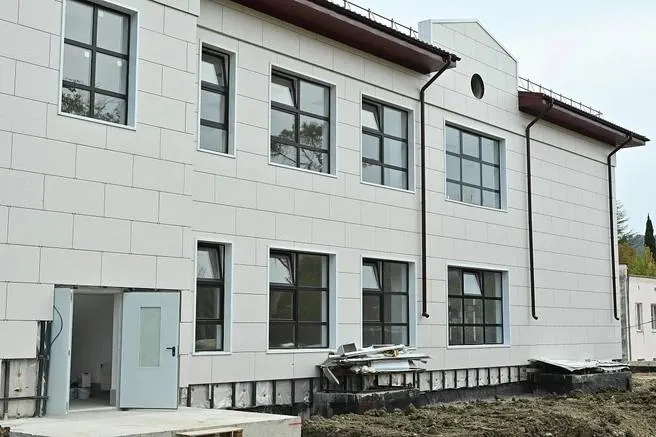 Новый корпус начальной школы в&nbsp;Горном Лоо&nbsp;планируют открыть в&nbsp;сентябре 2027&nbsp;года