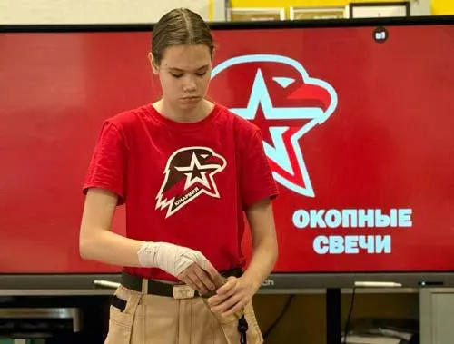 Ученики школы №30 участвуют в мастер-классах по свечам и акции «Тыл — фронту» в поддержку вооружённых сил. В учебном заведении прошёл турнир памяти погибших на войне.