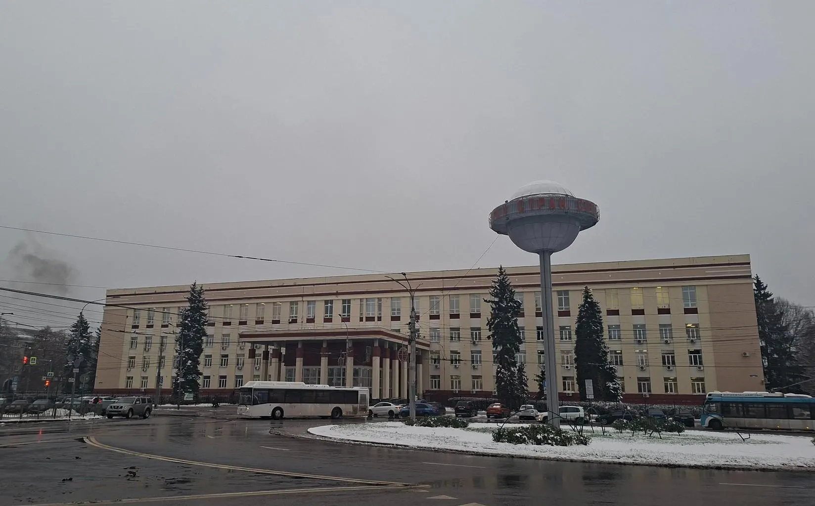 После атаки беспилотников студентов ВГУ переведут на дистанционное обучение; другие вузы города пока не вводили подобных мер.