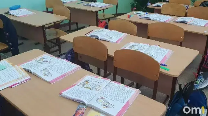 Обсуждается перенос начала занятий на 9 утра для младших школьников; решение пока не принято.