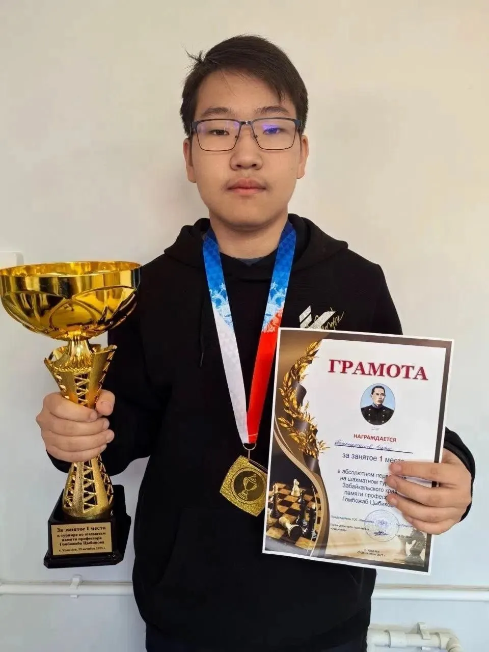 Юный чемпион Эрдэм Батожаргалов получил титул мастера FIDE после упорной подготовки и участия в международных турнирах Забайкальского региона.