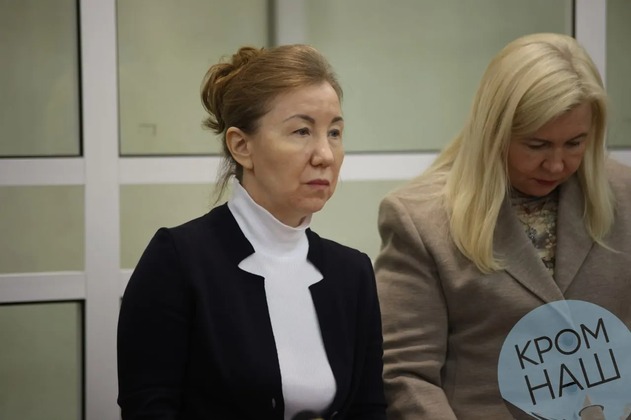 Разбирательство по делу экс-ректора продолжается; стороны приводят аргументы и доказательства в зале суда.