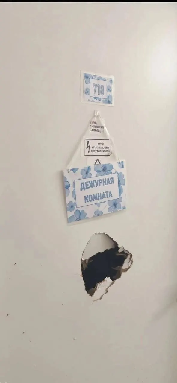 Студенты рассказали о случаях конфликта в общежитии, угрозах и повторной потасовке; сейчас проводится проверка, сотрудники полиции устанавливают обстоятельства.