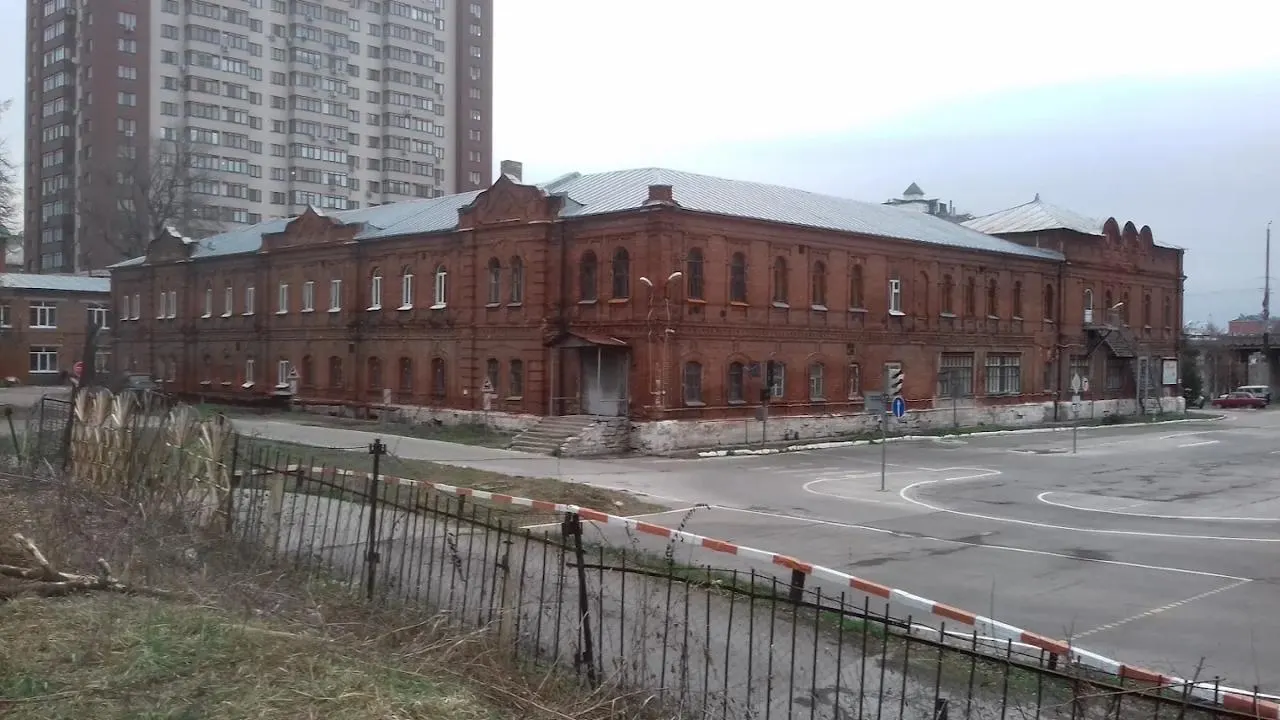 В историческом здании планируется открыть творческое пространство «Город мастеров» с мастерскими по ремеслам, творческими студиями и лабораториями; учебное заведение будет переведено в другой район города. Мнения горожан разделились.