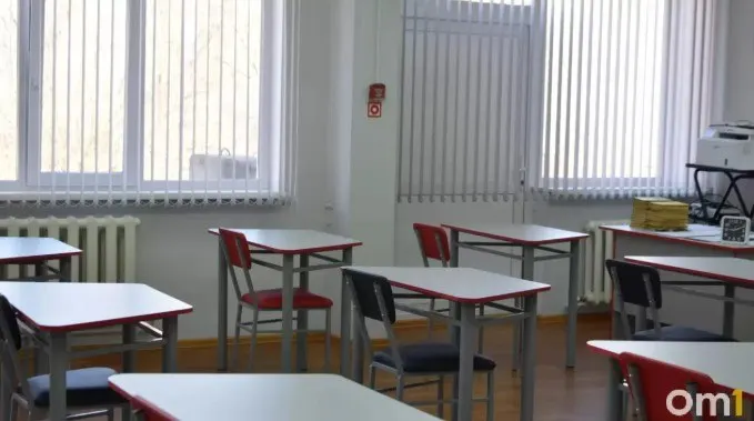 В текущем учебном году каникулы по четвертям сокращаются на один день; зимняя пауза будет короче — 11 дней (с 31 декабря 2026 года по 10 января 2027 года). Остальные каникулы останутся без изменений.