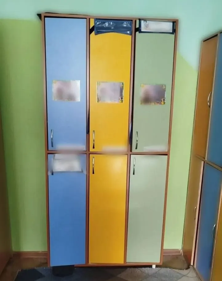 Двухъярусный шкаф рухнул на детей в детском саду Томска. Пострадавшие есть, проводят проверку по факту инцидента.