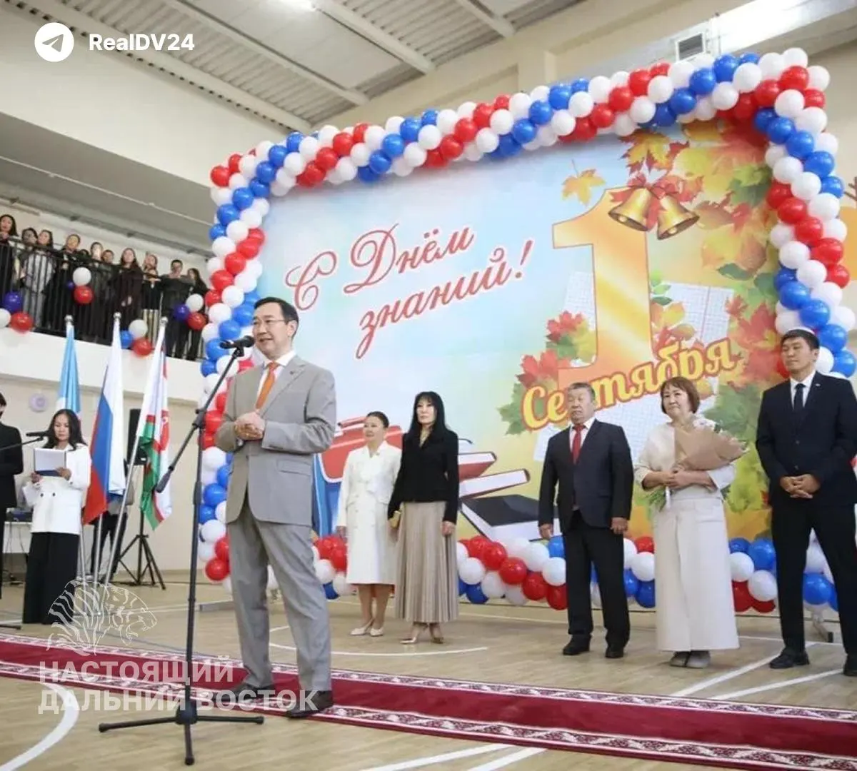 В Якутске школу №1 торжественно открыли, но занятия не ведутся из‑за отсутствия лицензии и нарушений санитарных правил.